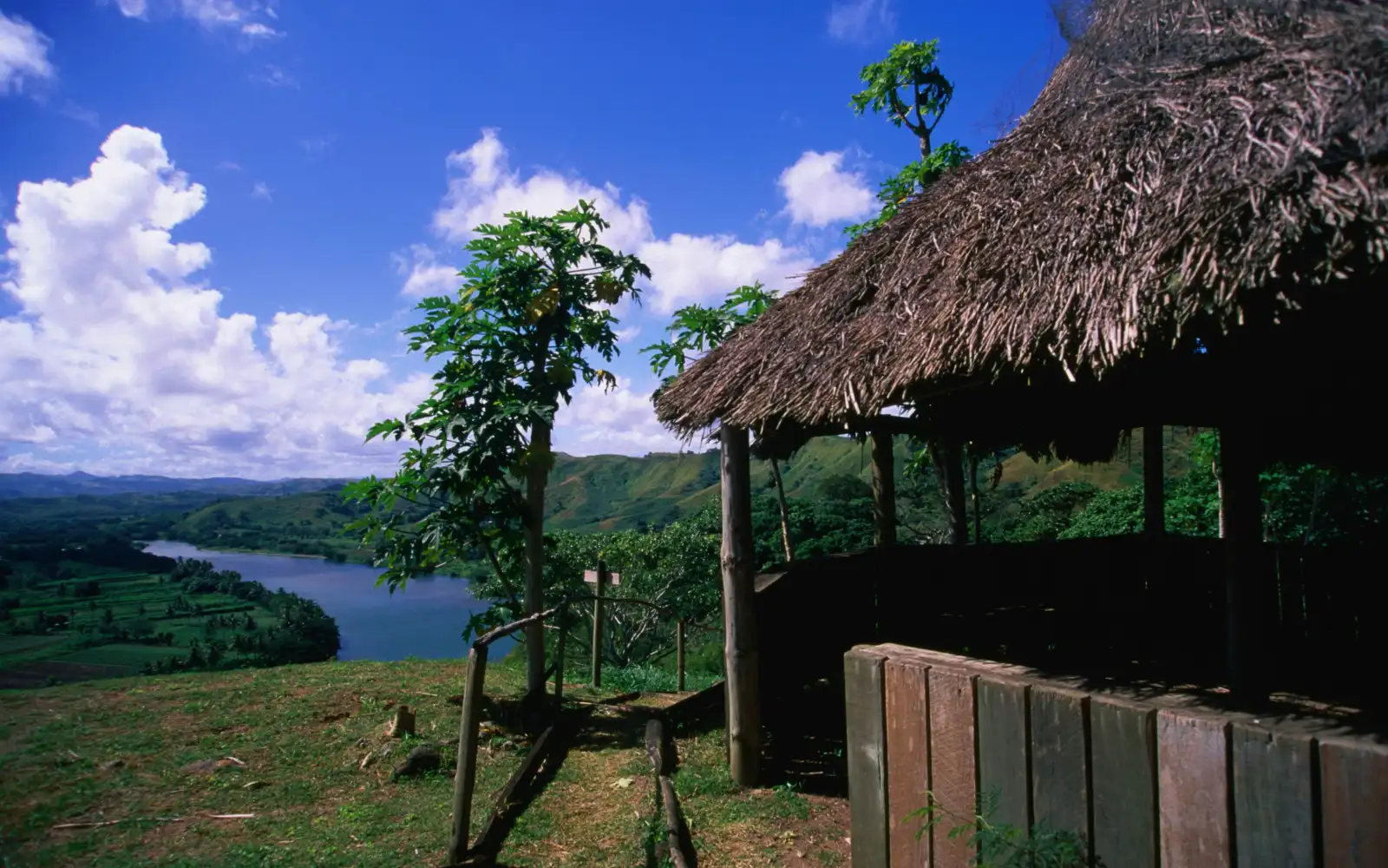 Discover the Tavuni Hill Fort image