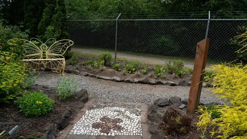 Walk Through Thurston Gardens image